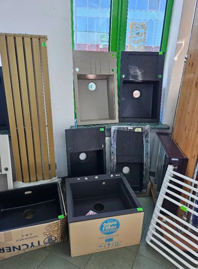 Meble łazienkowe i akcesoria do wyposażenia łazienki